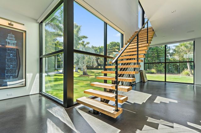 12 N Beach Road, Jupiter Island, FL 33455