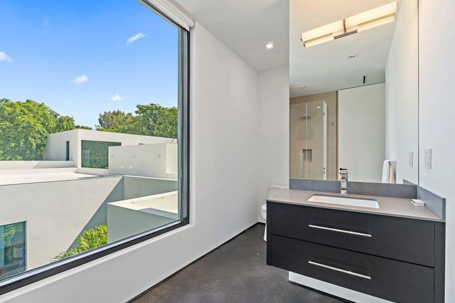 12 N Beach Road, Jupiter Island, FL 33455