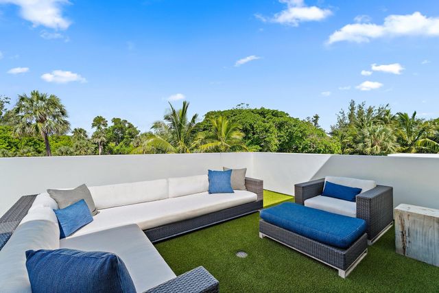 12 N Beach Road, Jupiter Island, FL 33455