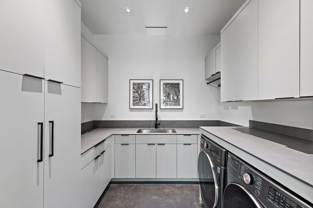 12 N Beach Road, Jupiter Island, FL 33455