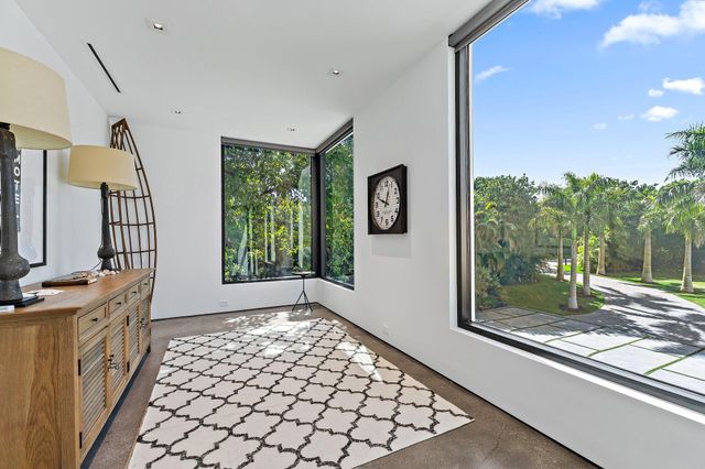 12 N Beach Road, Jupiter Island, FL 33455