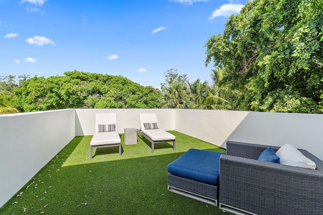 12 N Beach Road, Jupiter Island, FL 33455