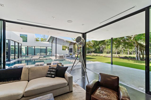 12 N Beach Road, Jupiter Island, FL 33455