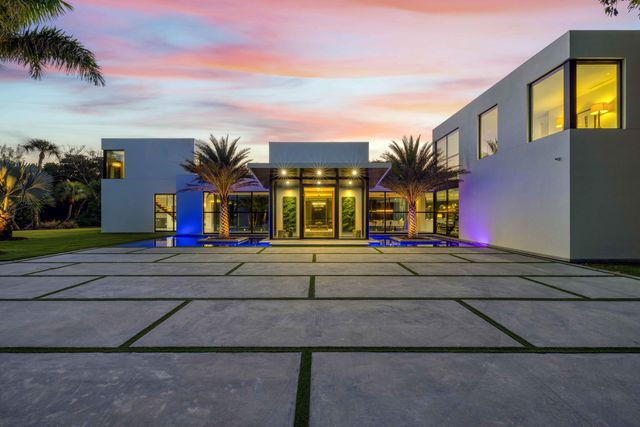 12 N Beach Road, Jupiter Island, FL 33455