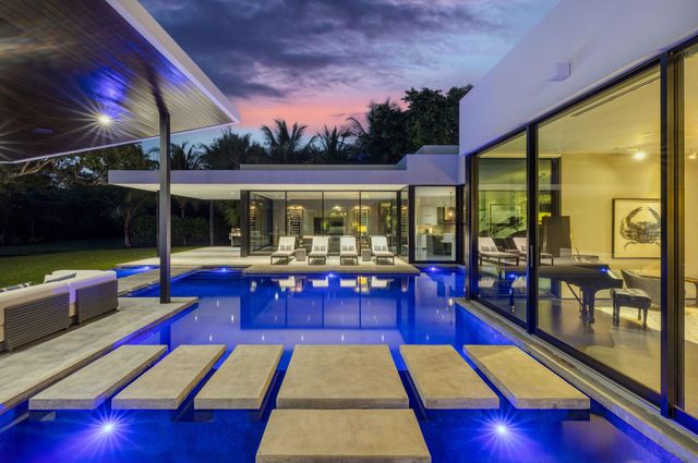 12 N Beach Road, Jupiter Island, FL 33455