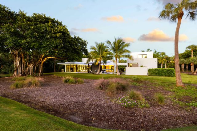 12 N Beach Road, Jupiter Island, FL 33455