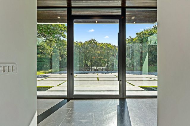 12 N Beach Road, Jupiter Island, FL 33455