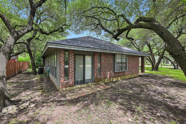 606 Prize Oaks DR, Cedar Park, TX 78613