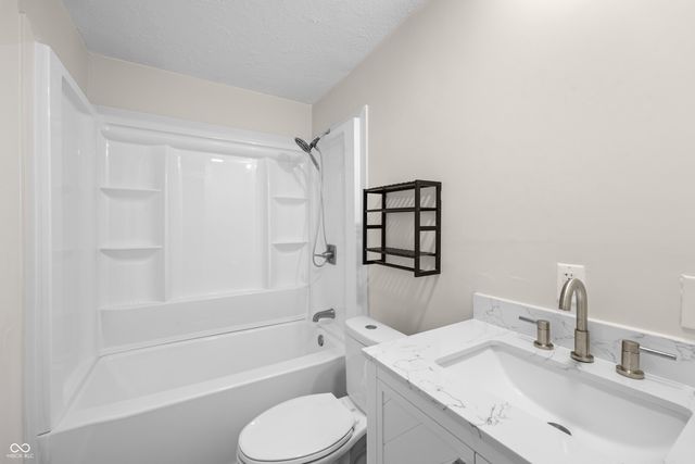 1628 Ballyganner Drive, Avon, IN 46123