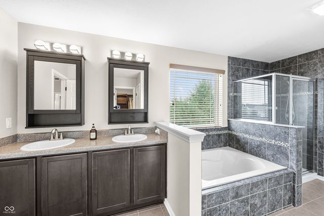 1628 Ballyganner Drive, Avon, IN 46123