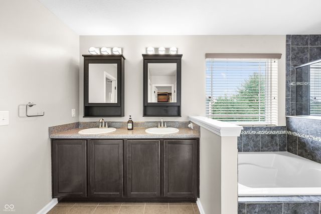 1628 Ballyganner Drive, Avon, IN 46123