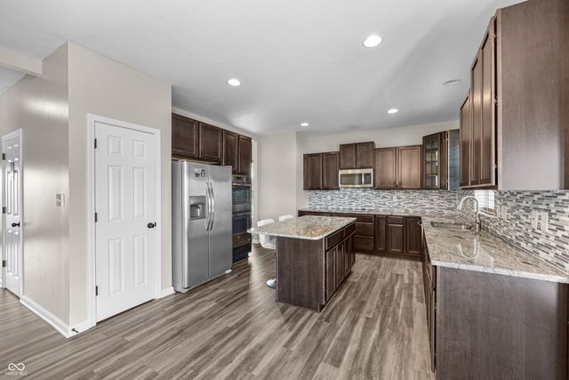 1628 Ballyganner Drive, Avon, IN 46123