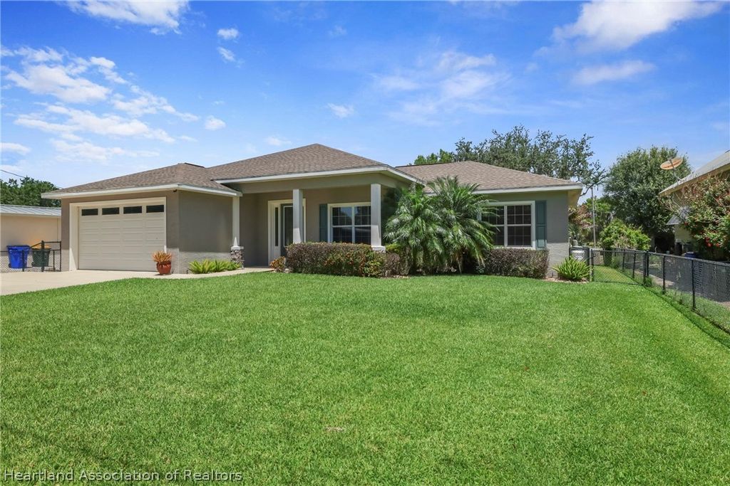 13 Silk Oak Street, Lake Placid, FL 33852