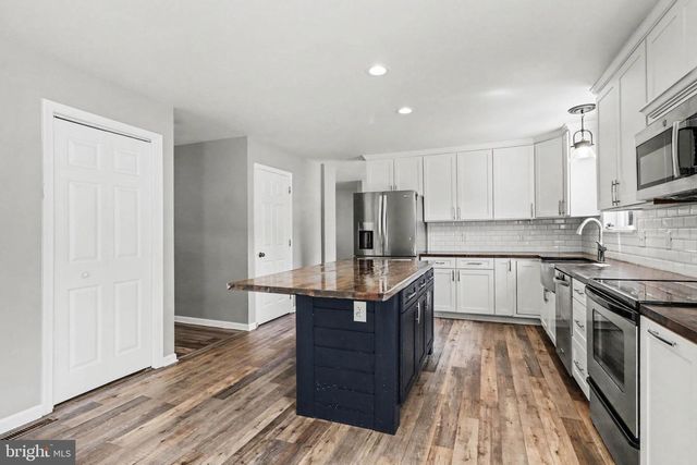 195 MARTEL CIR, Dillsburg, PA 17019