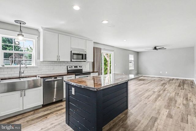 195 MARTEL CIR, Dillsburg, PA 17019