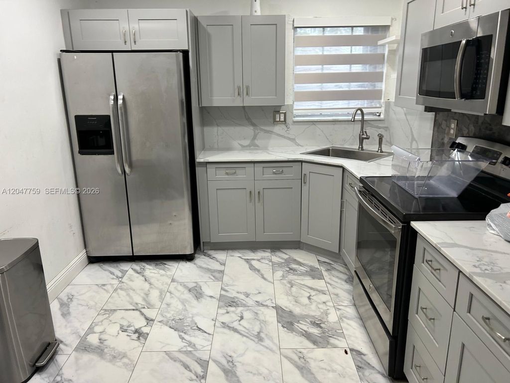 18130 NW 25th Avenue, Miami Gardens, FL 33056