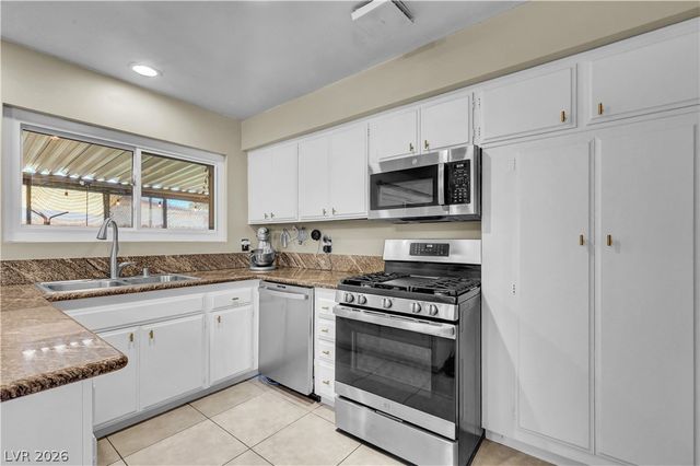 1102 Arapaho Way, Boulder City, NV 89005