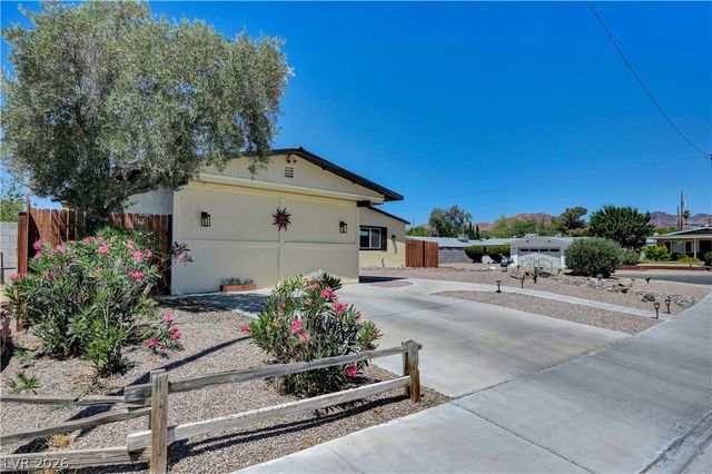 1102 Arapaho Way, Boulder City, NV 89005