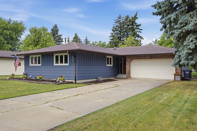2844 Hickory Street N, Fargo, ND 58102