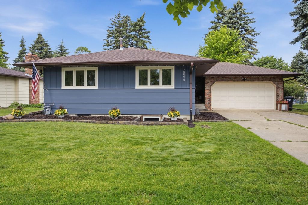 2844 Hickory Street N, Fargo, ND 58102