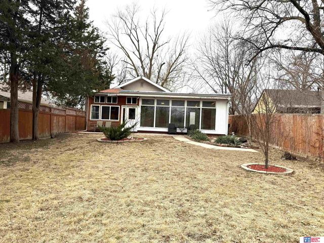 1806 S 50th Street, Lincoln, NE 68506