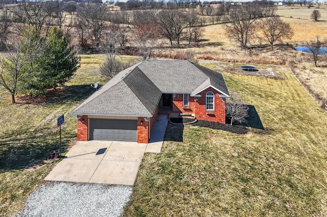 422 Fieldstone Road, Clever, MO 65631