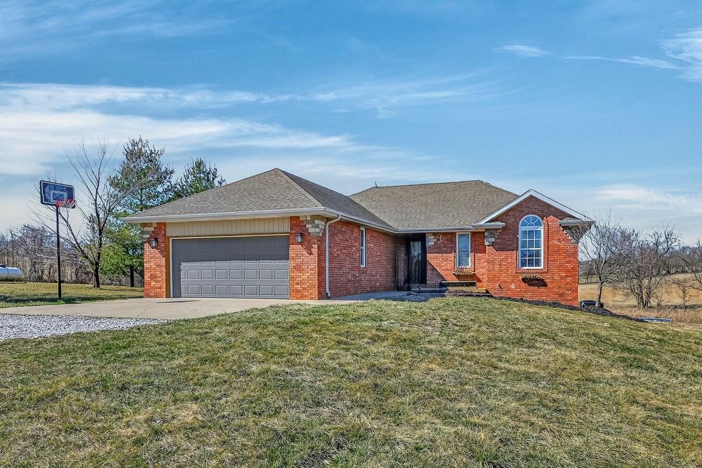 422 Fieldstone Road, Clever, MO 65631