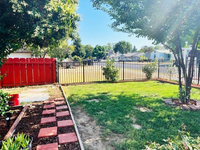 824 N Willis Street, Visalia, CA 93291