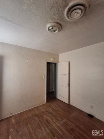 908 Bunting Drive, Bakersfield, CA 93307