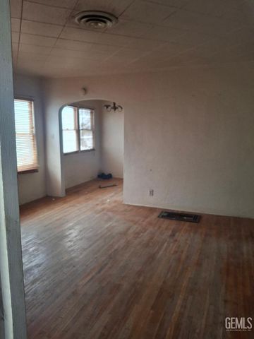 908 Bunting Drive, Bakersfield, CA 93307