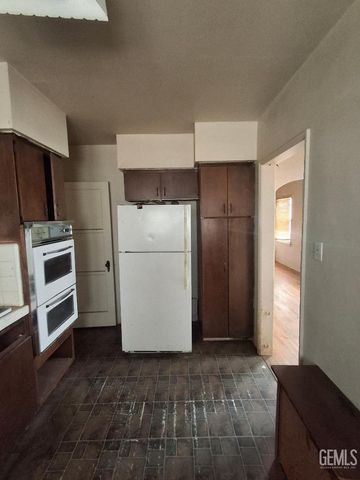 908 Bunting Drive, Bakersfield, CA 93307