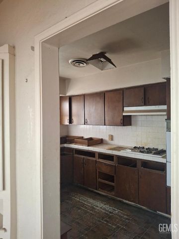 908 Bunting Drive, Bakersfield, CA 93307