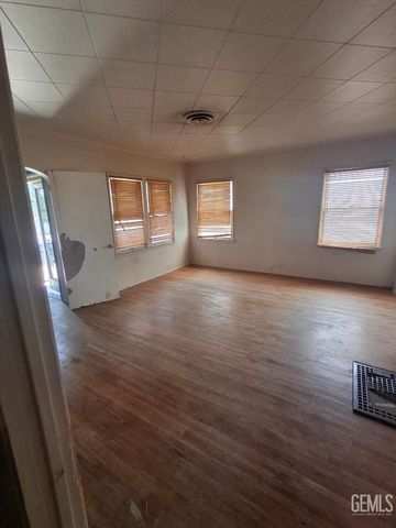 908 Bunting Drive, Bakersfield, CA 93307