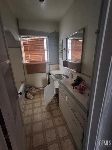 908 Bunting Drive, Bakersfield, CA 93307