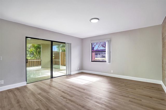 4872 NW 95th Avenue, Sunrise, FL 33351