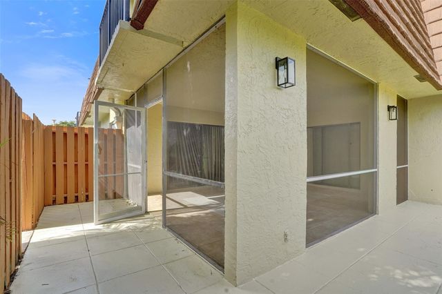 4872 NW 95th Avenue, Sunrise, FL 33351