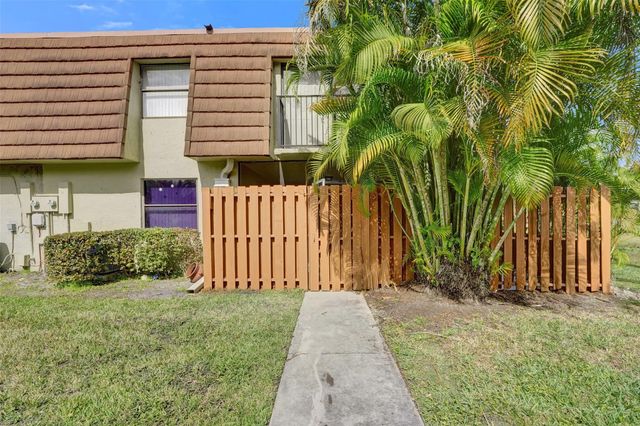 4872 NW 95th Avenue, Sunrise, FL 33351