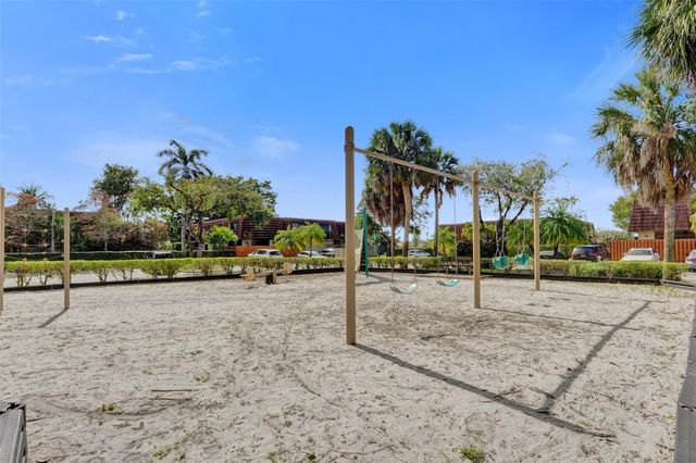 4872 NW 95th Avenue, Sunrise, FL 33351