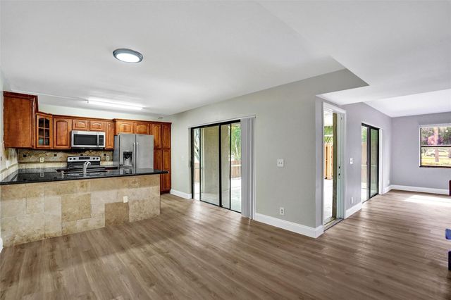 4872 NW 95th Avenue, Sunrise, FL 33351