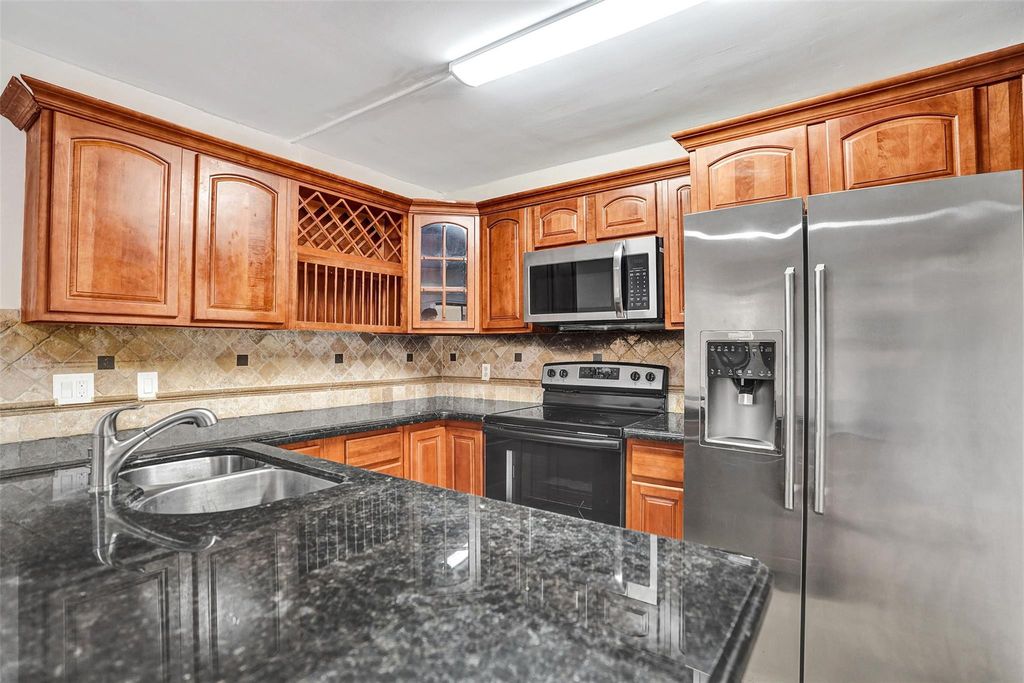 4872 NW 95th Avenue, Sunrise, FL 33351