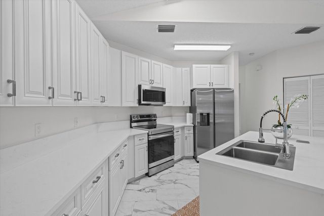 86 Citrus Park Lane, Boynton Beach, FL 33436