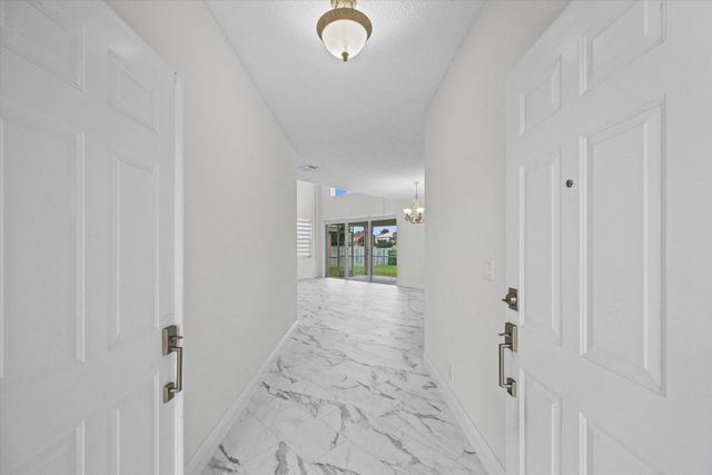 86 Citrus Park Lane, Boynton Beach, FL 33436