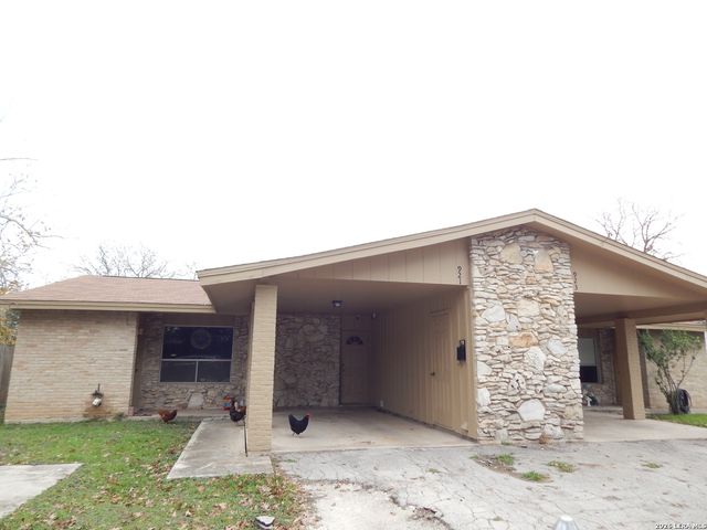 921 Eikel St, New Braunfels, TX 78130