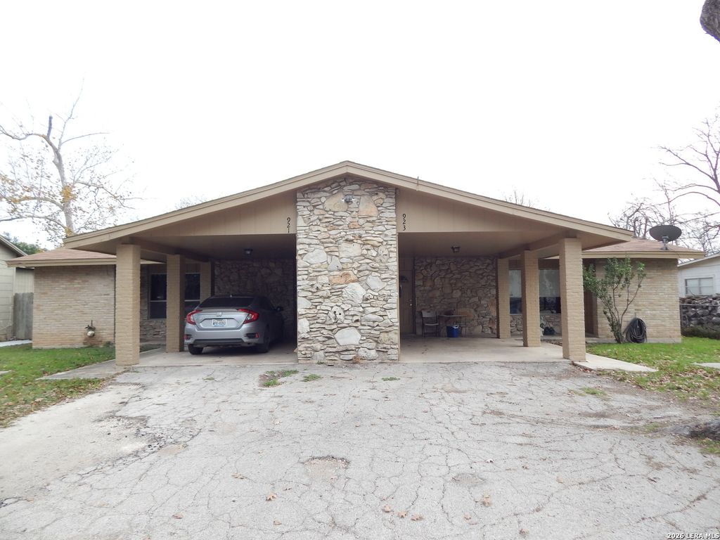 921 Eikel St, New Braunfels, TX 78130