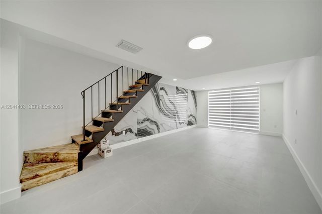 1083 W 38th St 23-8, Hialeah, FL 33012