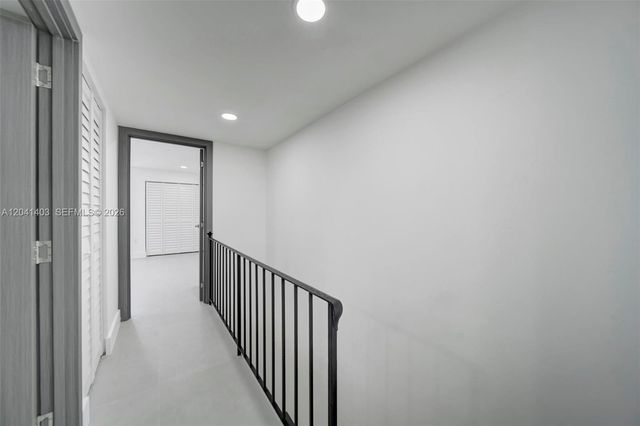 1083 W 38th St 23-8, Hialeah, FL 33012