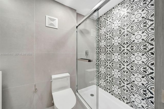 1083 W 38th St 23-8, Hialeah, FL 33012