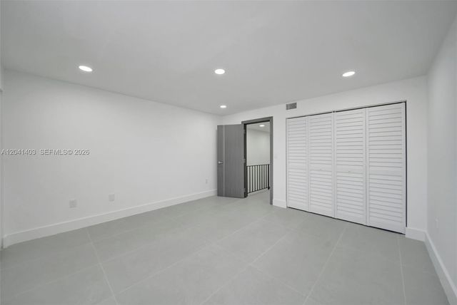 1083 W 38th St 23-8, Hialeah, FL 33012