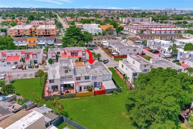 1083 W 38th St 23-8, Hialeah, FL 33012