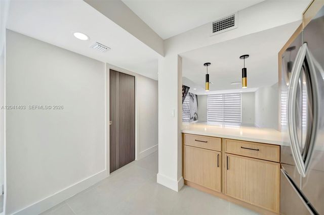 1083 W 38th St 23-8, Hialeah, FL 33012